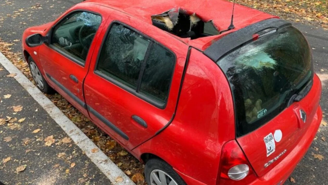 Těleso z vesmíru zasáhlo auto ve Francii